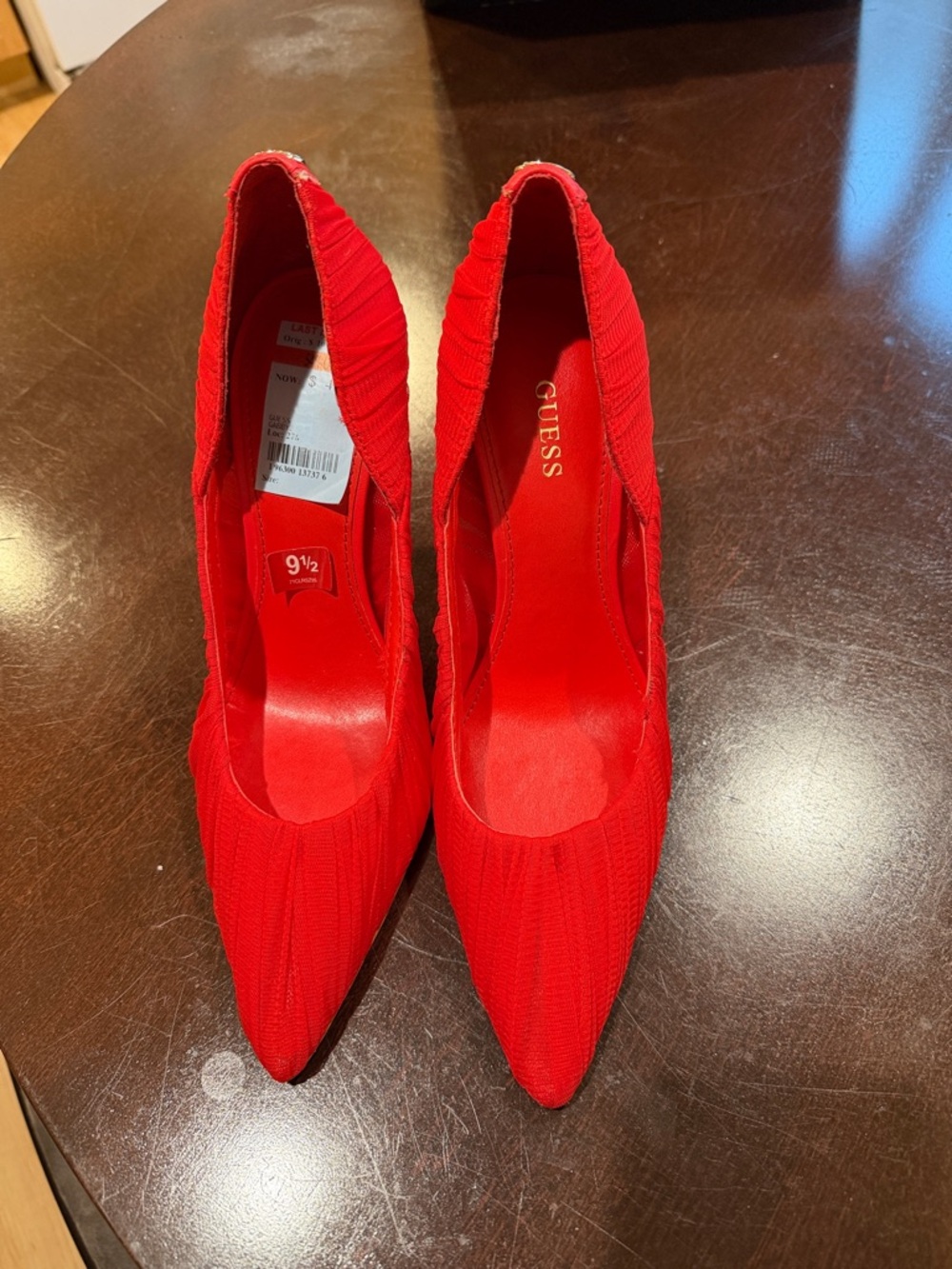 GUESS Classic Bright Red Pointed Toe Stretch-Knit Gathered 4.5” Pumps